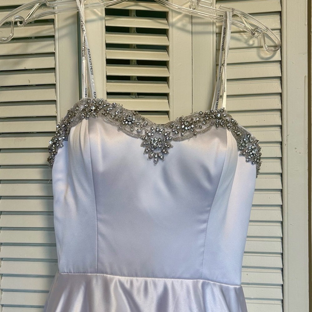 Elegant White Strapless Gown by Justin Alexander - Picture 4 of 9